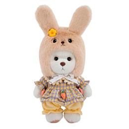 Медвежонок Lina TeddyTales, в платье и штанишках фрейзия и латте, шапочке-зайке, белый, S, 20 см